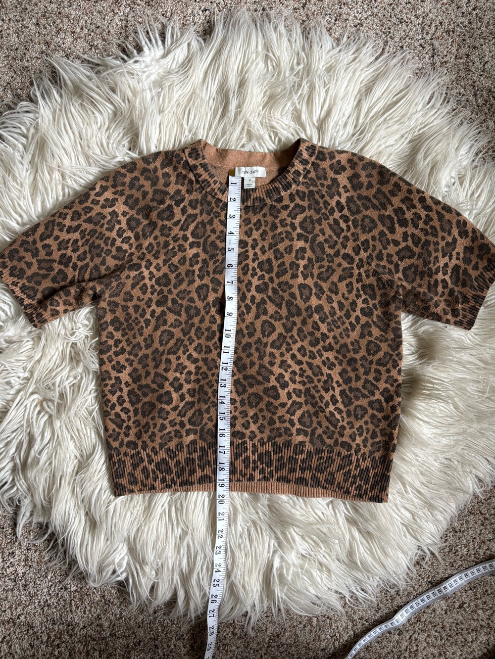 On 34th Short Sleeve Leopard Sweater Size M EUC - Picture 4 of 8